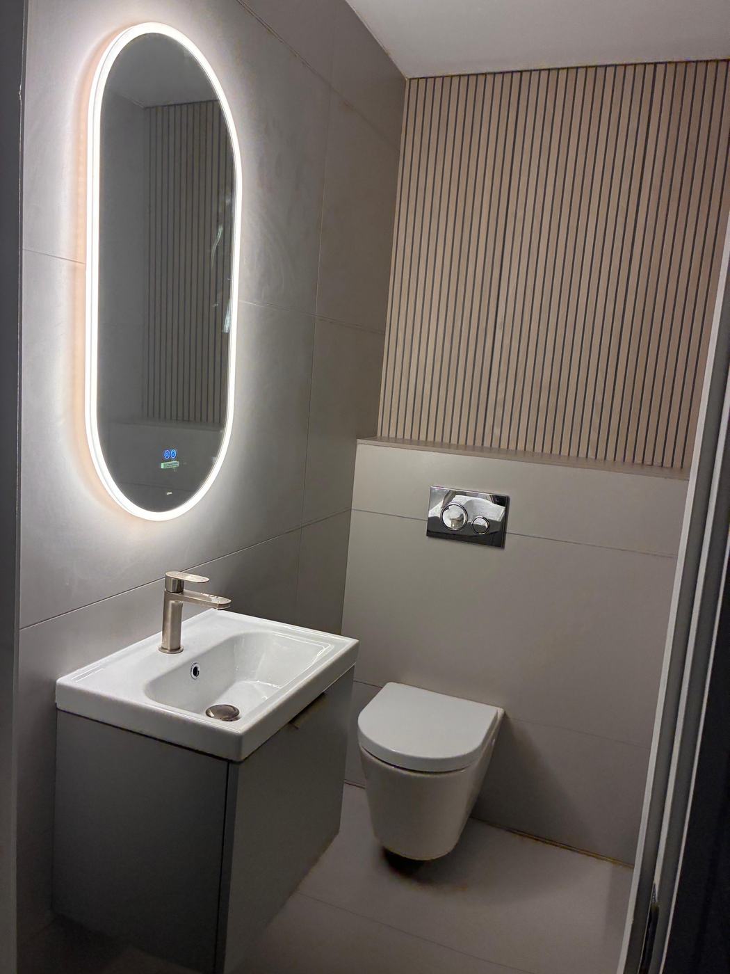 Compact cloakroom with slat feature wall and wall-hung WC